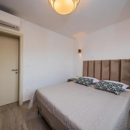Luxury Bellevue * Podstrana