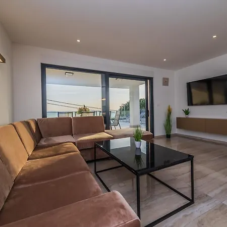 Luxury Bellevue Apartment