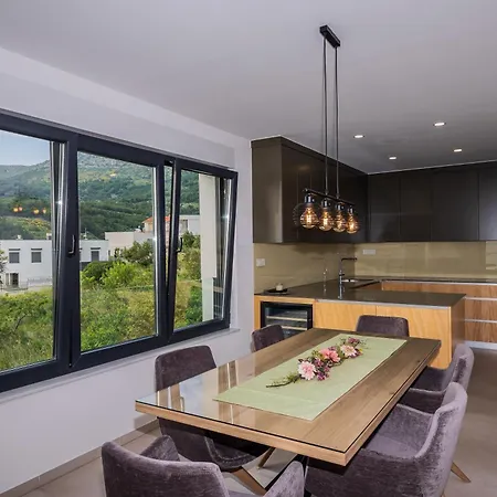 Luxury Bellevue * Podstrana