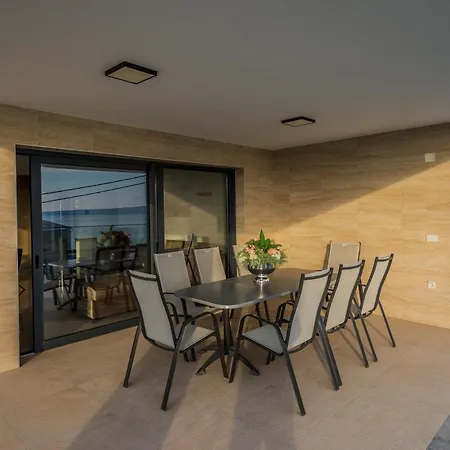 Luxury Bellevue Apartment Podstrana